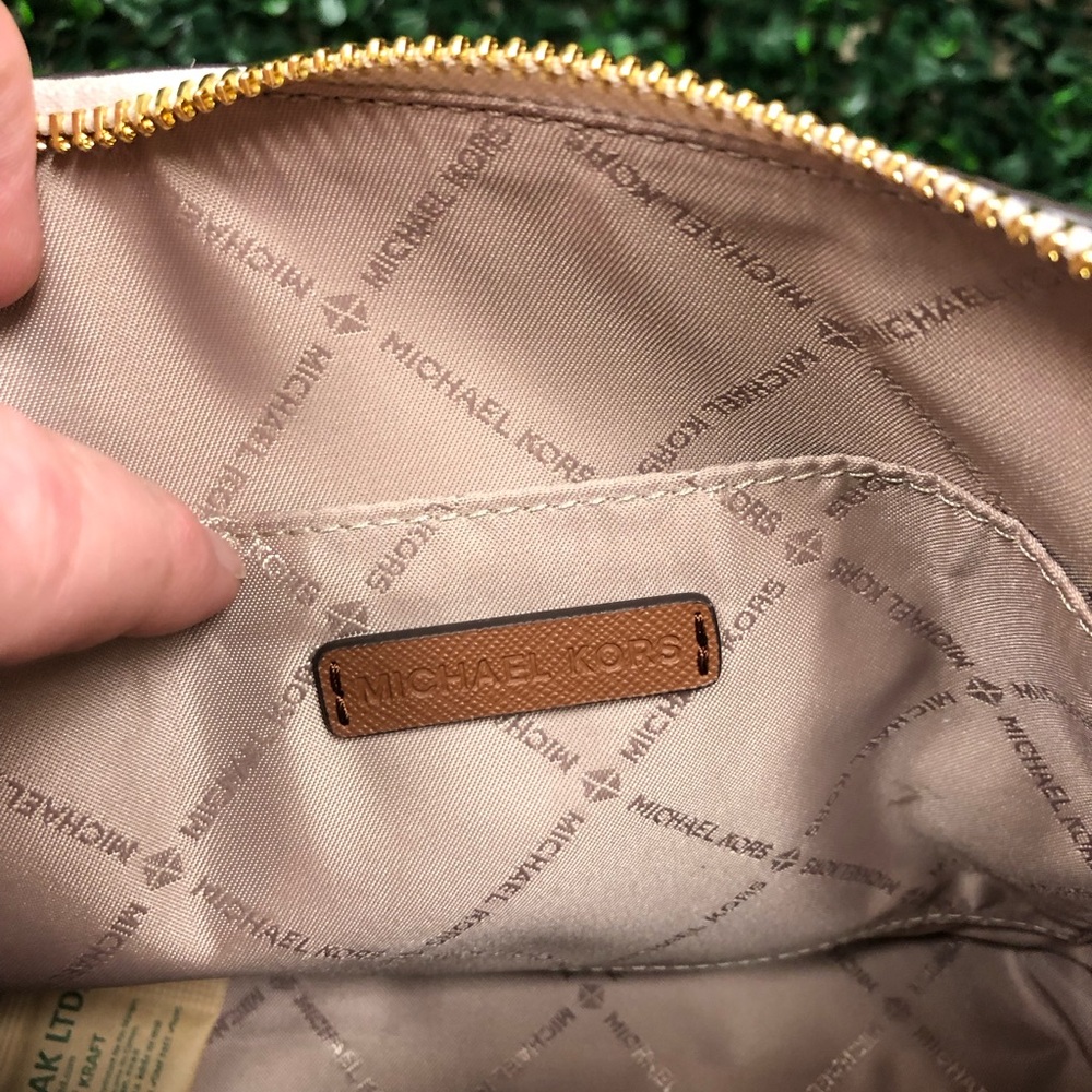 Michael KORS Jet Set Travel Medium Dome Crossbody Bag - Picture 9 of 12